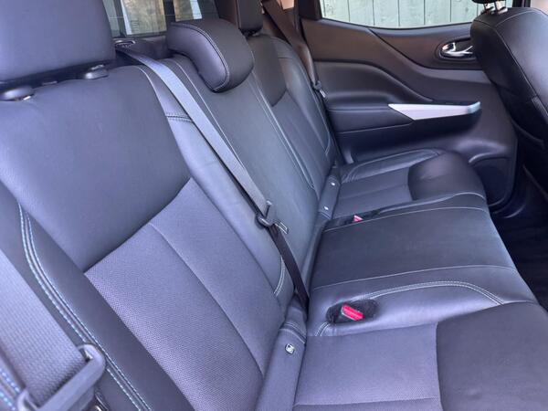 Nissan Navara 2.3 dCi N-Guard 4WD Euro 6 (s/s) 4dr at 38th