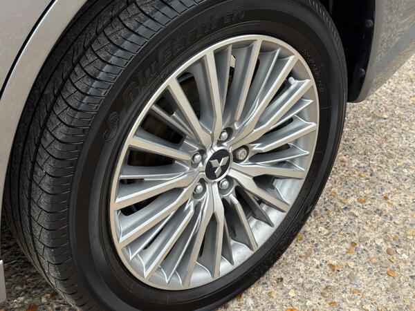 Mitsubishi Outlander 2.4h TwinMotor 13.8kWh Design CVT 4WD Euro 6 (s/s) 5dr at 33th