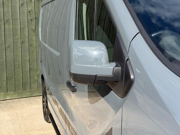 Renault Trafic 2.0 dCi ENERGY 28 Black Edition SWB Standard Roof Euro 6 (s/s) 5dr at 30th