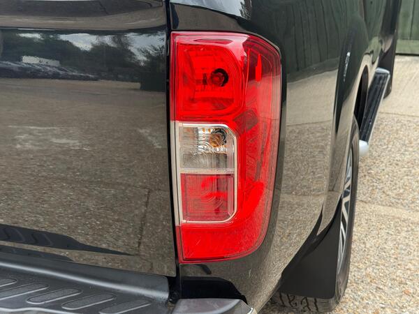 Nissan Navara 2.3 dCi Tekna Auto 4WD Euro 6 4dr at 42th