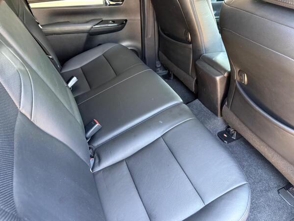 Toyota Hilux 2.4 D-4D Invincible Auto 4WD Euro 6 (s/s) 4dr (TSS) at 29th