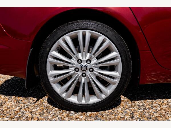 JAGUAR XF PREMIUM LUXURY D AUTO - Image 8