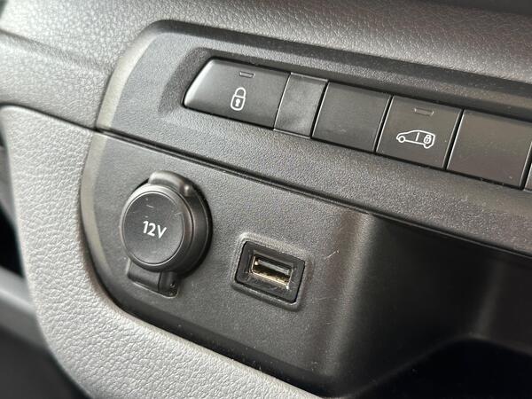 Citroen Dispatch 1.5 BlueHDi 1000 Enterprise Pro M FWD 2 Euro 6 (s/s) 6dr at 17th