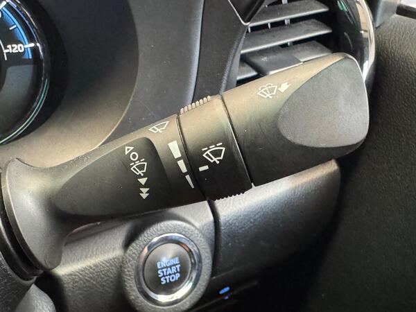 Toyota Hilux 2.8 D-4D Invincible X 4WD Euro 6 (s/s) 4dr at 24th