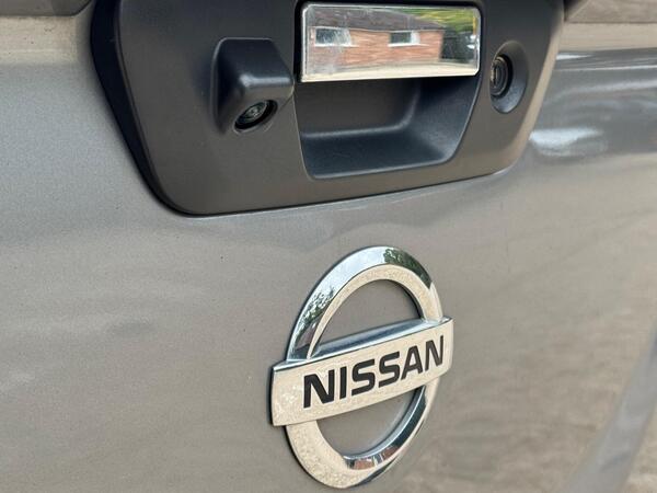 Nissan Navara 2.3 dCi N-Guard Pickup Double Cab 4dr Diesel Auto 4WD Euro 6 (190 ps)