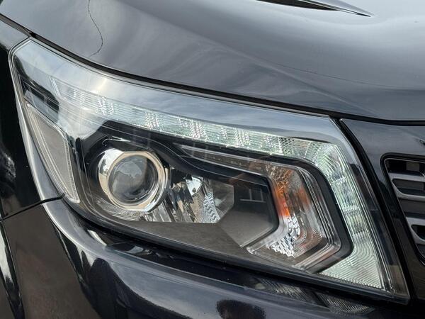 Nissan Navara 2.3 dCi N-Guard Auto 4WD Euro 6 4dr at 38th