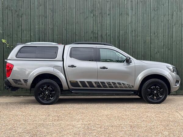 Nissan Navara 2.3 dCi N-Guard Auto 4WD Euro 6 4dr at 8th