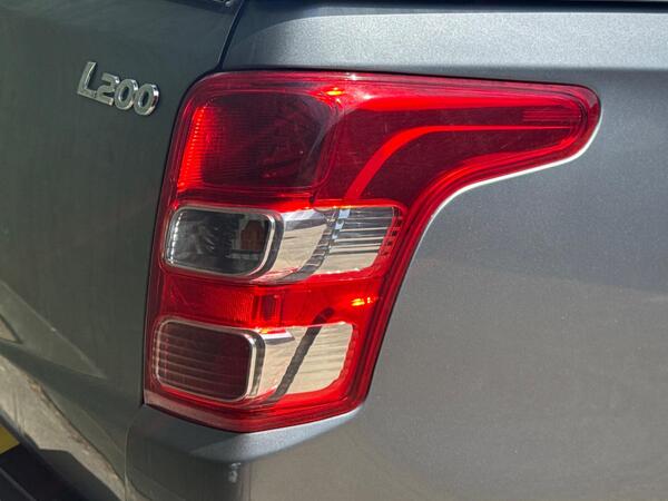 Mitsubishi L200 2.4 DI-D DC Warrior Auto 4WD Euro 6 4dr