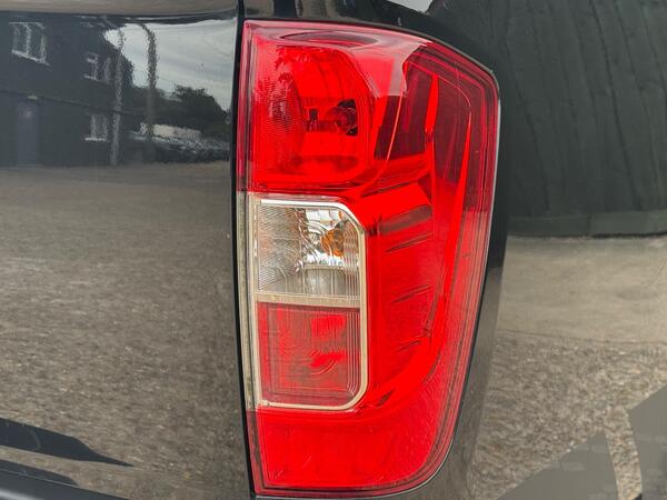 Nissan Navara 2.3 dCi N-Guard Auto 4WD Euro 6 4dr at 49th