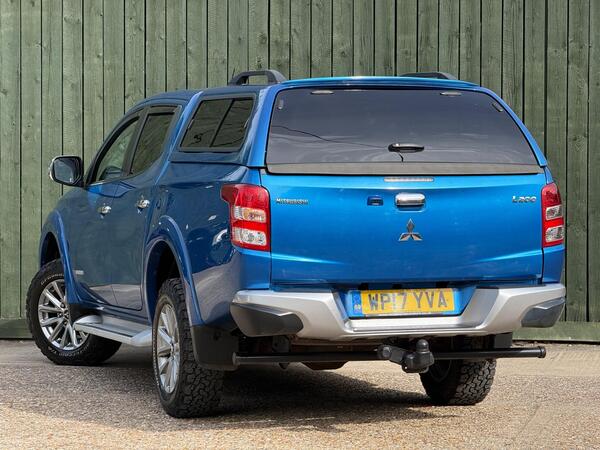 Mitsubishi L200 2.4 DI-D DC Warrior Pickup Double Cab 4dr Diesel Manual 4WD Euro 6 (178 ps)