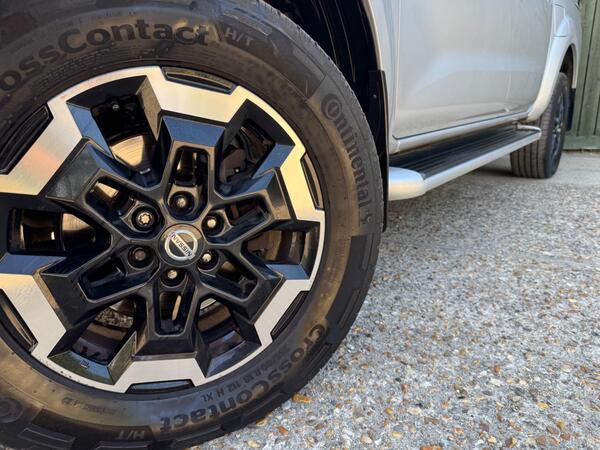 Nissan Navara 2.3 dCi Tekna Auto 4WD Euro 6 4dr at 30th