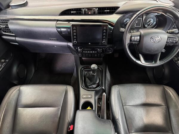 Toyota Hilux 2.8 D-4D Invincible X 4WD Euro 6 (s/s) 4dr at 34th