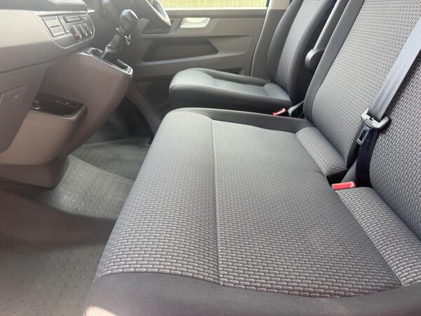 Volkswagen Transporter 2.0 TDI T30 Highline FWD SWB Euro 6 (s/s) 5dr at 30th