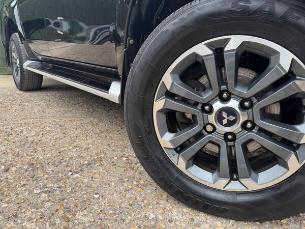 Mitsubishi L200 2.2 DI-D DC Barbarian Auto 4WD Euro 6 (s/s) 4dr at 35th