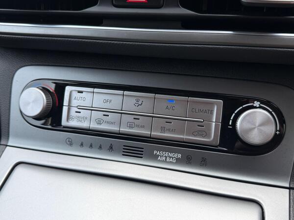 Hyundai KONA 64kWh Premium Auto 5dr (10.5kW Charger)