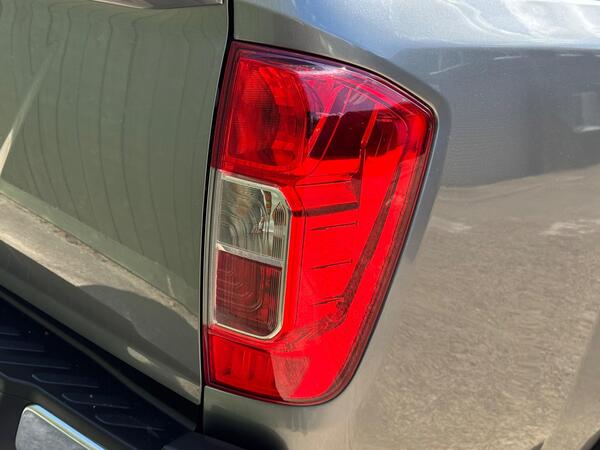 Nissan Navara 2.3 dCi Tekna Auto 4WD Euro 6 4dr at 43th