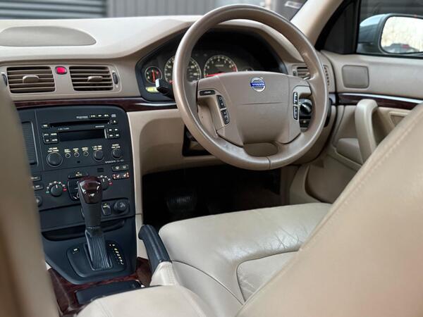 Volvo S80 2.4 SE 4dr - Image 2