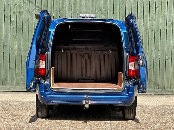 Peugeot Partner 1.5 BlueHDi 1000 Asphalt Standard Panel Van EAT8 SWB Euro 6 (s/s) 5dr at 10th