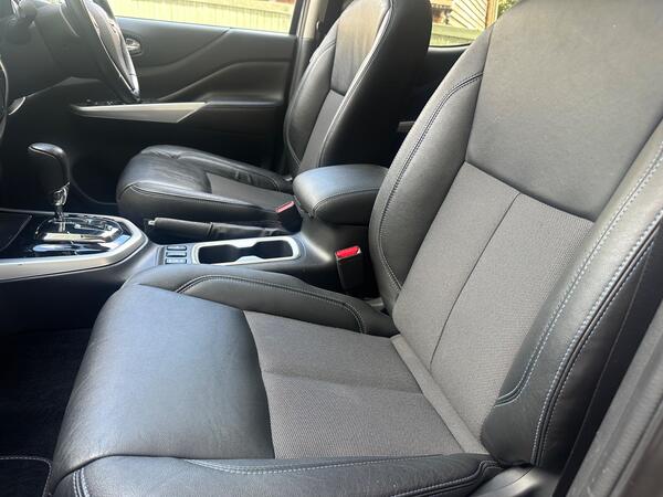 Nissan Navara 2.3 dCi N-Guard Pickup Double Cab 4dr Diesel Auto 4WD Euro 6 (190 ps)