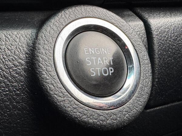 Toyota Hilux 2.8 D-4D Invincible X Auto 4WD Euro 6 (s/s) 4dr at 27th
