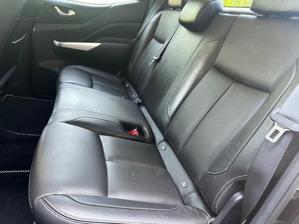 Nissan Navara 2.3 dCi Tekna 4WD Euro 6 (s/s) 4dr at 39th