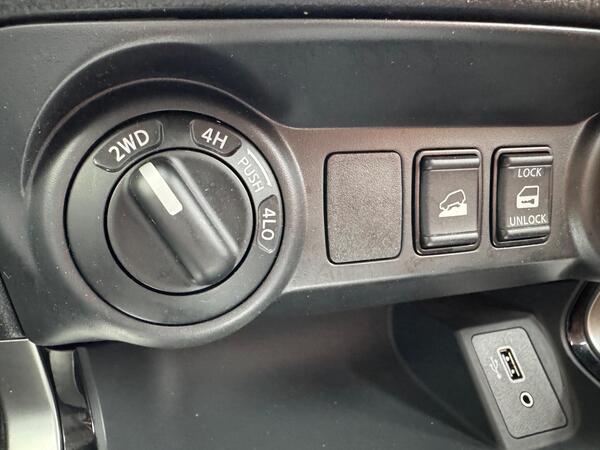 Nissan Navara 2.3 dCi N-Guard Auto 4WD Euro 6 4dr at 30th