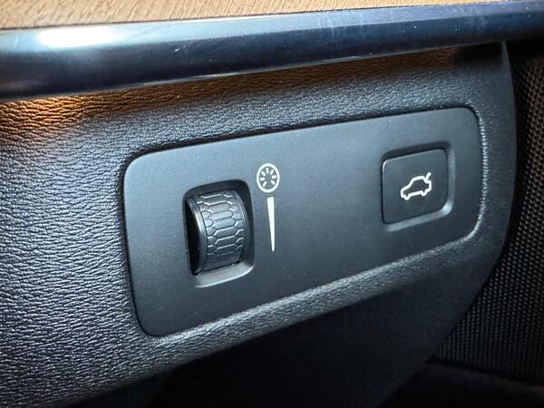 Volvo XC90 2.0 D5 PowerPulse Inscription Pro Auto 4WD Euro 6 (s/s) 5dr at 26th