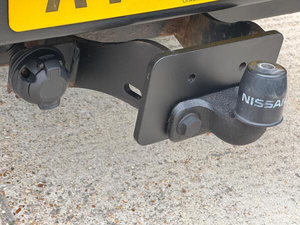 Nissan Navara 2.3 dCi N-Guard Auto 4WD Euro 6 4dr at 50th