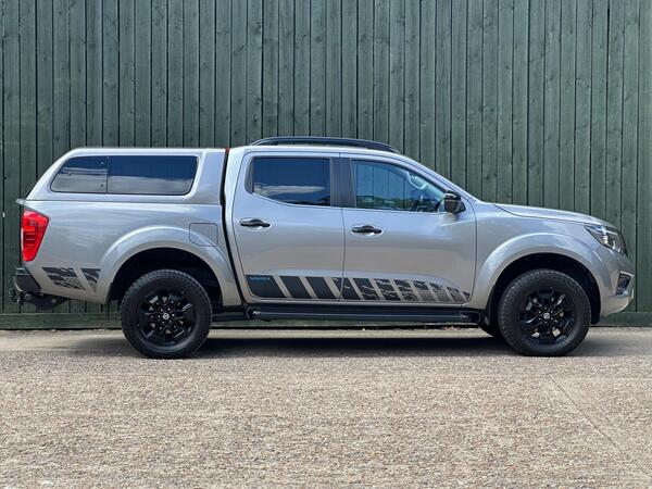 Nissan Navara 2.3 dCi N-Guard Pickup Double Cab 4dr Diesel Auto 4WD Euro 6 (190 ps)