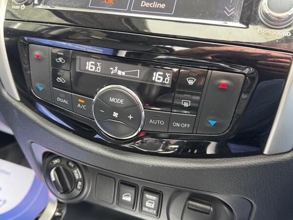 Nissan Navara 2.3 dCi N-Guard Auto 4WD Euro 6 4dr at 22th