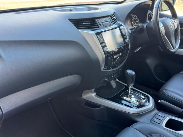 Nissan Navara 2.3 dCi N-Guard Auto 4WD Euro 6 4dr at 4th