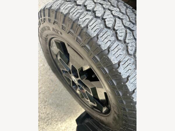 Nissan Navara 2.3 dCi N-Guard Pickup Double Cab 4dr Diesel Auto 4WD Euro 6 (190 ps)