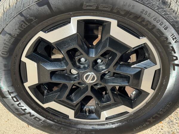 Nissan Navara 2.3 dCi Tekna Auto 4WD Euro 6 4dr at 34th