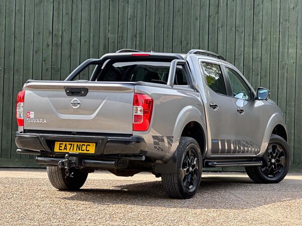 Nissan Navara 2.3 dCi N-Guard Pickup Double Cab 4dr Diesel Auto 4WD Euro 6 (190 ps)