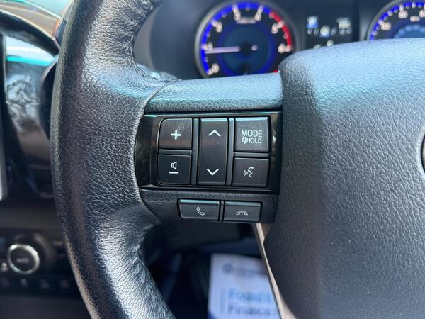 Toyota Hilux 2.4 D-4D Invincible Auto 4WD Euro 6 (s/s) 4dr (TSS) at 32th
