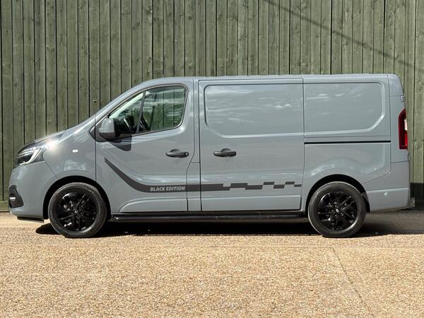Renault Trafic 2.0 dCi ENERGY 28 Black Edition SWB Standard Roof Euro 6 (s/s) 5dr at 11th