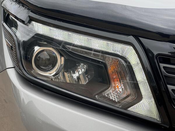 Nissan Navara 2.3 dCi N-Guard Pickup Double Cab 4dr Diesel Auto 4WD Euro 6 (190 ps)