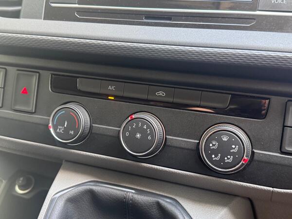Volkswagen Transporter 2.0 TDI T30 Highline FWD SWB Euro 6 (s/s) 5dr at 27th