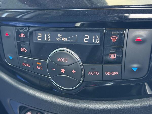 Nissan Navara 2.3 dCi N-Guard 4WD Euro 6 (s/s) 4dr at 28th