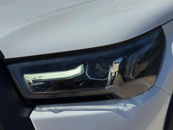 Toyota Hilux 2.8 D-4D Invincible X Auto 4WD Euro 6 (s/s) 4dr at 44th
