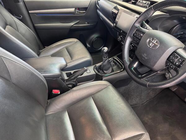Toyota Hilux 2.8 D-4D Invincible X 4WD Euro 6 (s/s) 4dr at 2th