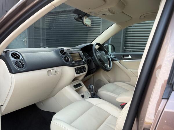 Volkswagen Tiguan 2.0 TDI BlueMotion Tech SE DSG 4WD Euro 5 (s/s) 5dr - Image 3