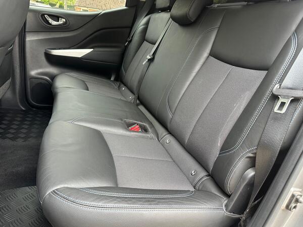 Nissan Navara 2.3 dCi N-Guard 4WD Euro 6 (s/s) 4dr at 38th