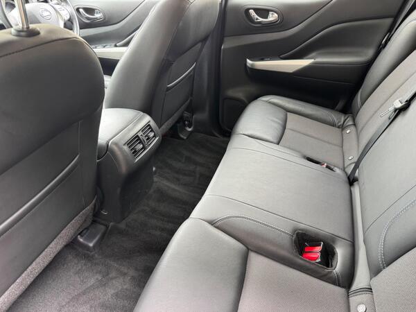 Nissan Navara 2.3 dCi N-Guard Auto 4WD Euro 6 4dr at 16th
