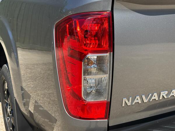 Nissan Navara 2.3 dCi N-Guard Auto 4WD Euro 6 4dr at 40th