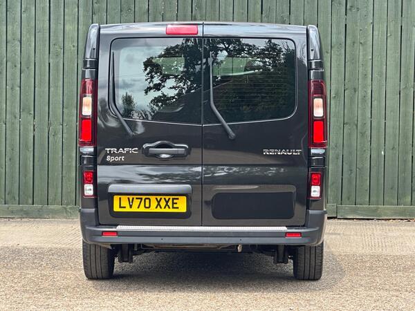 Renault Trafic 2.0 dCi ENERGY 28 Sport SWB Standard Roof Euro 6 (s/s) 5dr at 8th