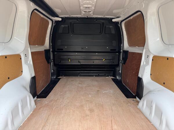 Peugeot Expert 2.0 BlueHDi 1400 Professional Plus Standard Panel Van MWB Euro 6 (s/s) 6dr at 42th