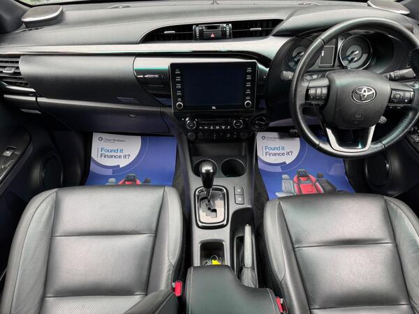Toyota Hilux 2.8 D-4D Invincible X Auto 4WD Euro 6 (s/s) 4dr at 2th