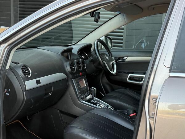 Vauxhall Antara 2.2 CDTi SE Auto 4WD Euro 5 5dr (SNav) - Image 3