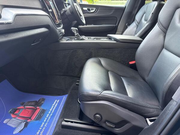 Volvo XC60 2.0 T4 Edition Auto Euro 6 (s/s) 5dr at 23th